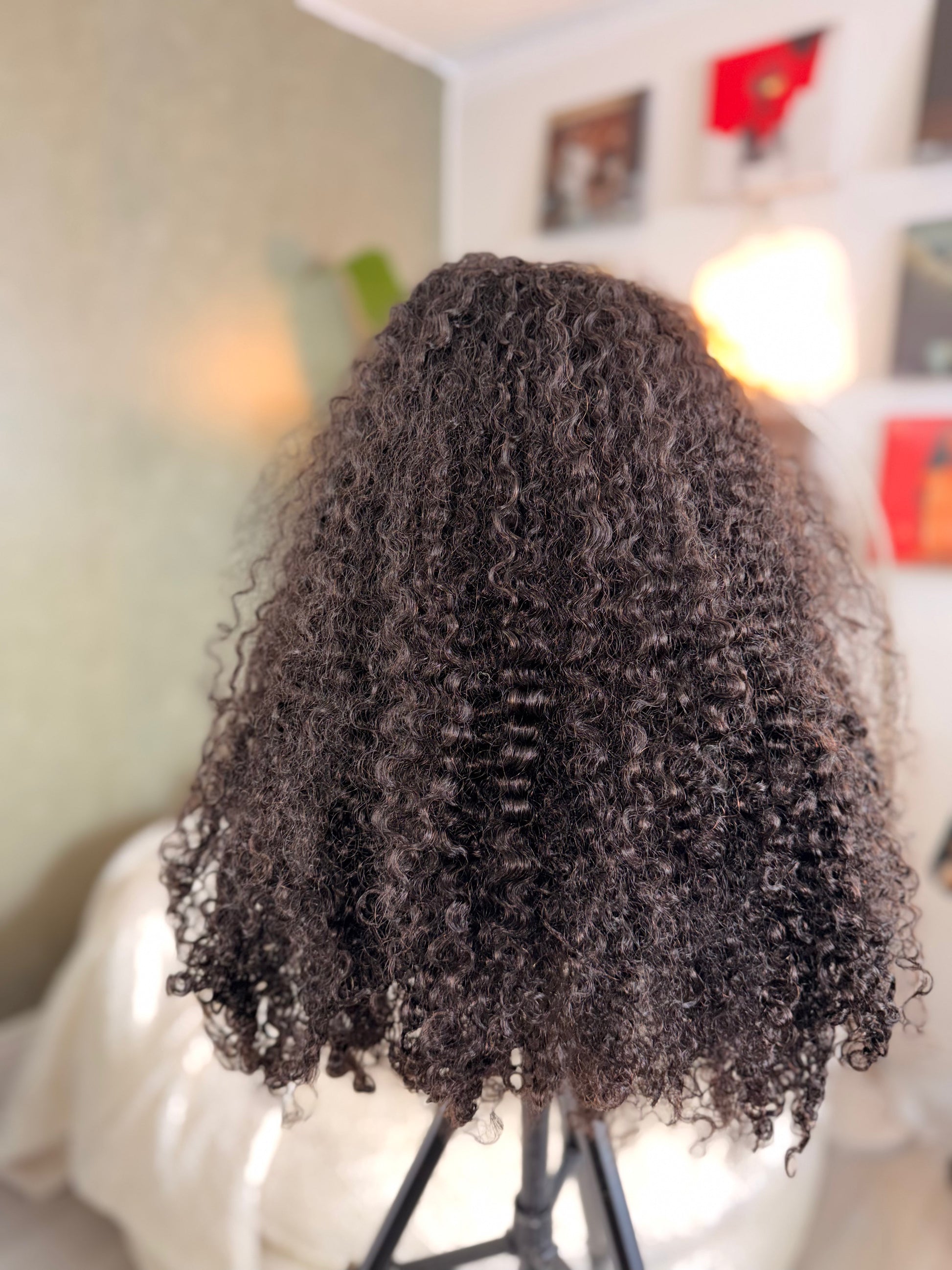 26 INCH - NATURAL CURL - DENSITY 300 - BRAND NEW