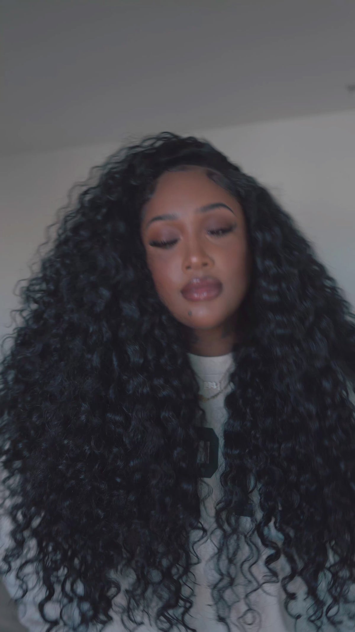 "Burmese Curly" V-PART Wig Deluxe - 26 INCH